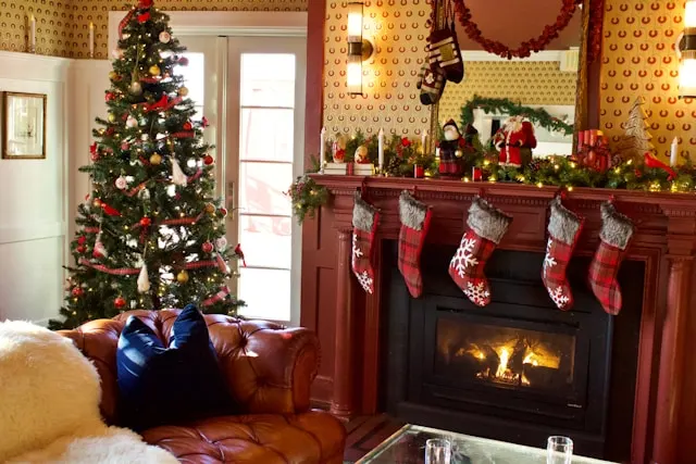 Festive Holiday decor Idea in living-room 