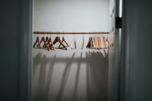 A Gentle Guide to Swedish Death Cleaning (Step…